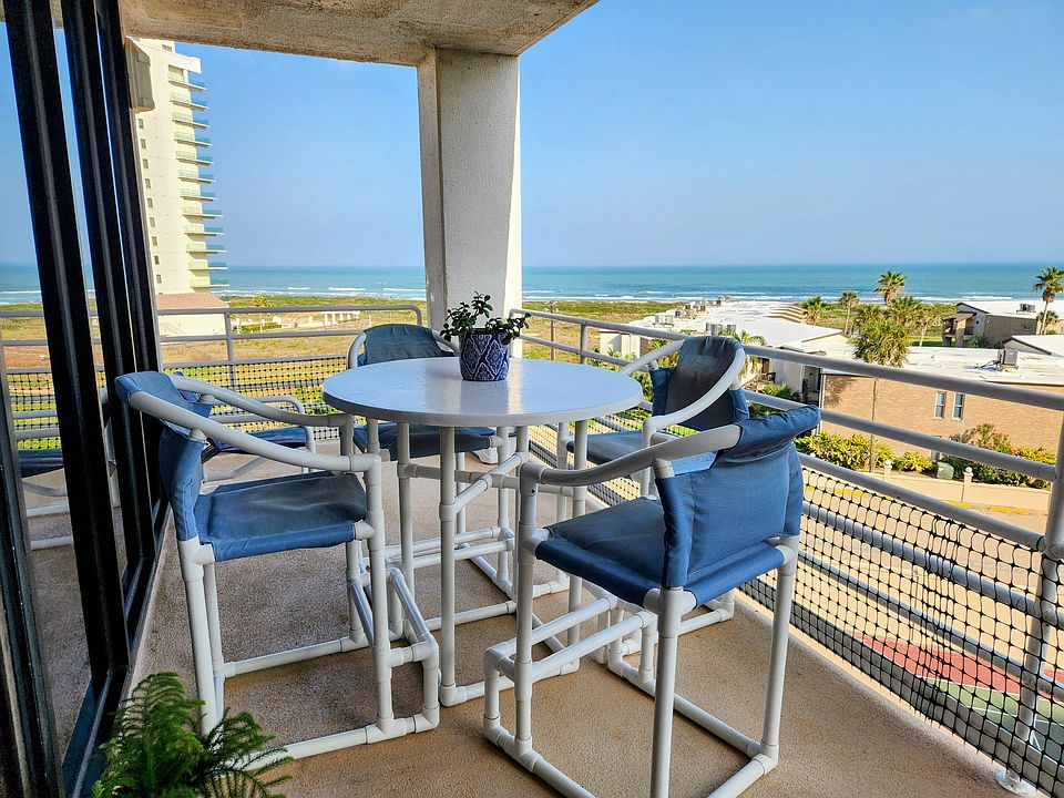 Plenty of seating to enjoy outdoors