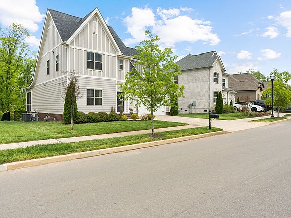 3rd image of 2282 Chaucer Park Ln