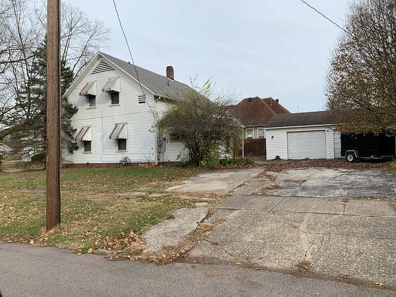 2nd image of 205 E Monroe St