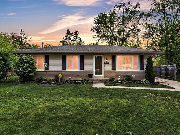 2nd image of 386 Charterhouse Ct