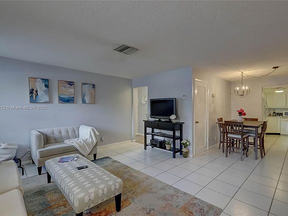 4th image of 1280 SE 2nd Ct APT 1