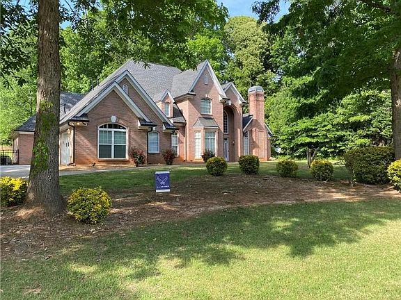 3rd image of 8225 Seven Oaks Dr S