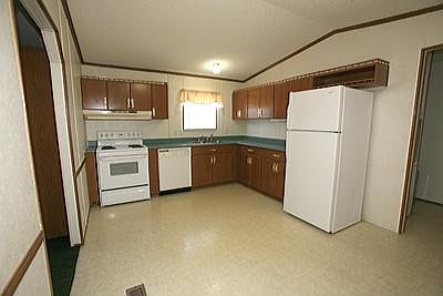 Dining Rm/Kitchen w Refrig, Stove, Dishwasher and ample cabi