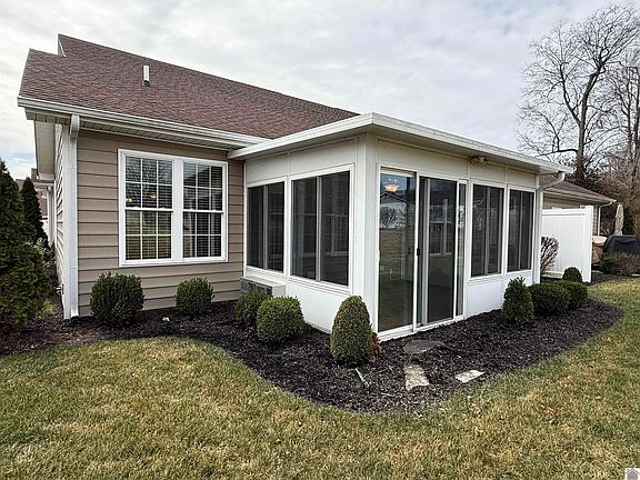 4th image of 407 Villa Ridge Dr