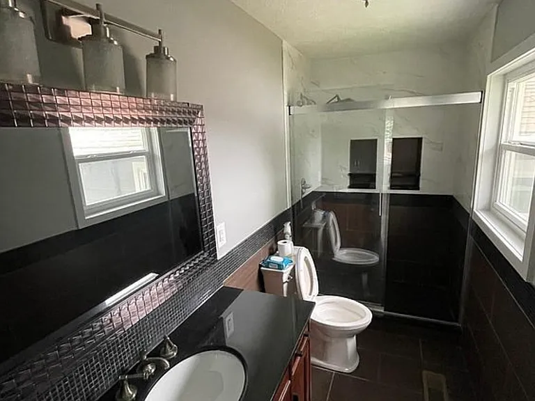 W William Dr — Photo 6