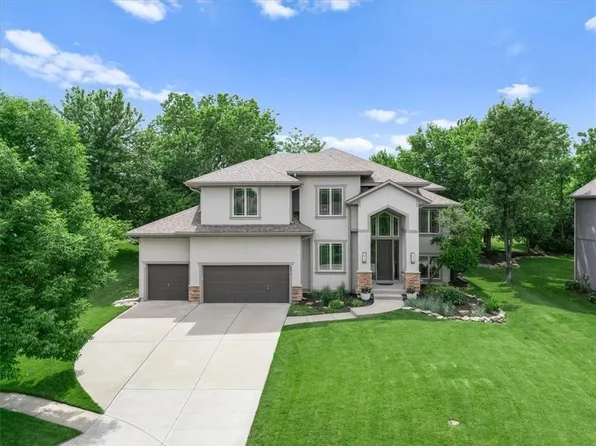 9914 Woodstock St, Lenexa, KS 66220