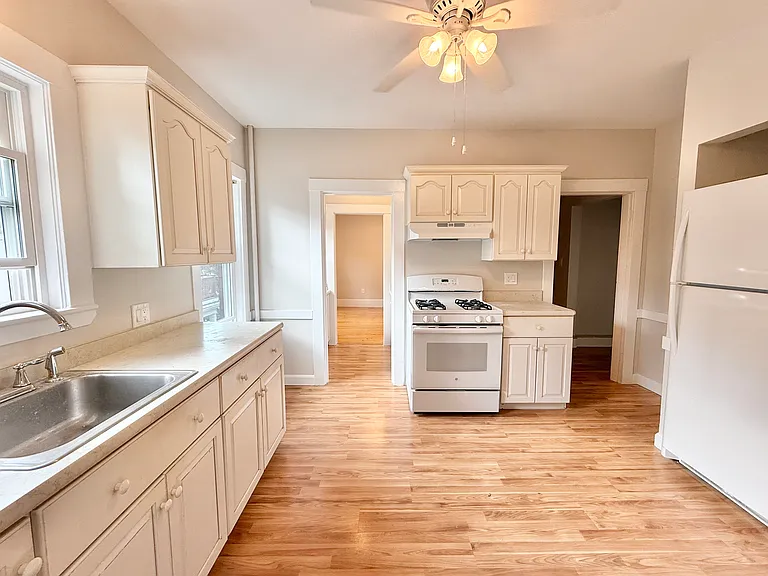 203 Maplewood St #2 — Photo 7
