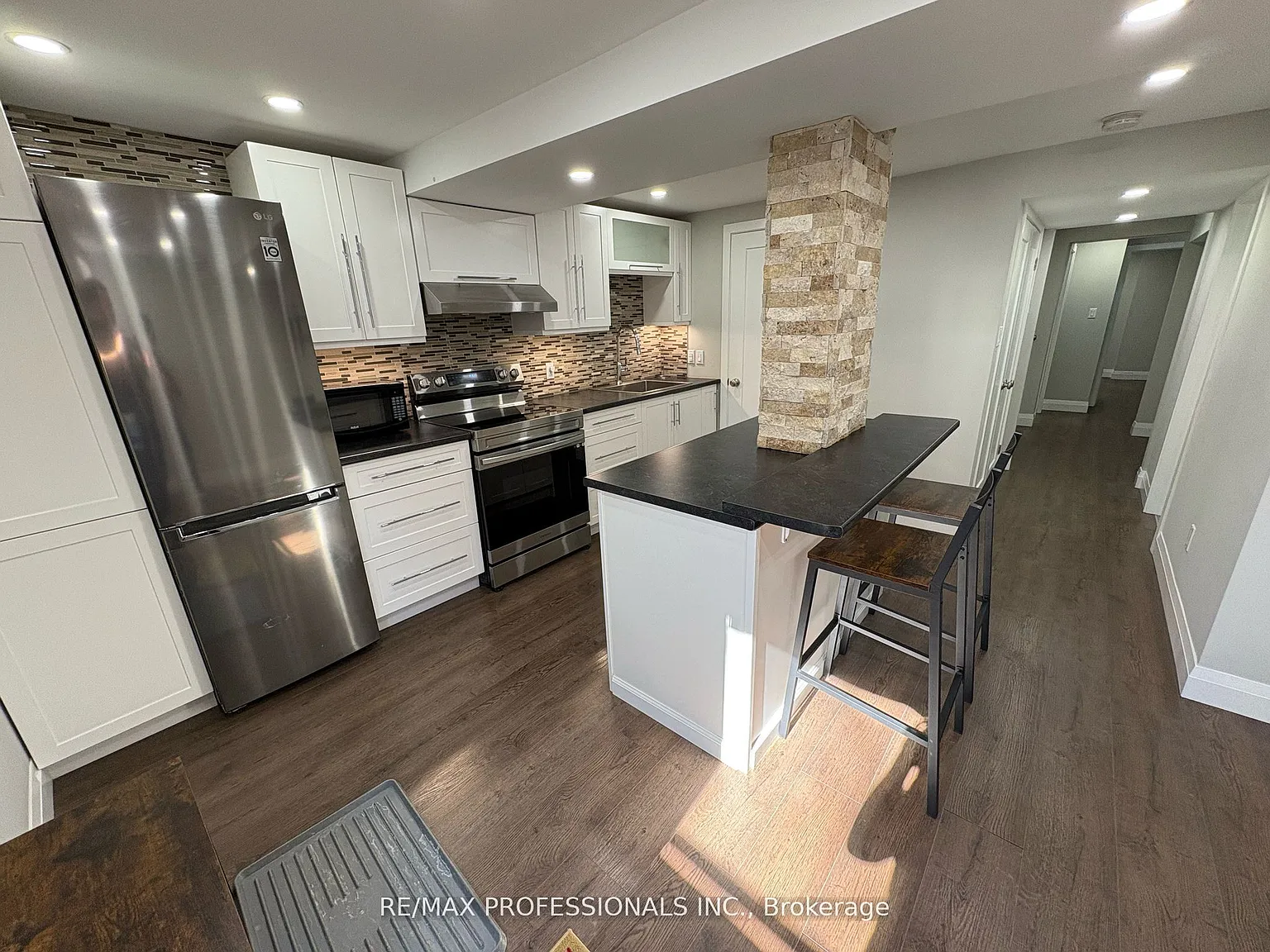 3 bed, $2,100 — Photo 3