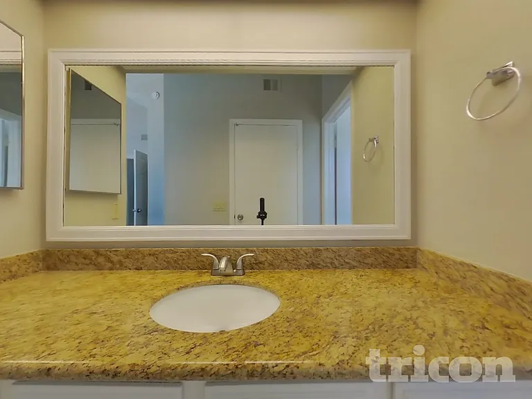 6340 W Mercer Ln — Photo 10