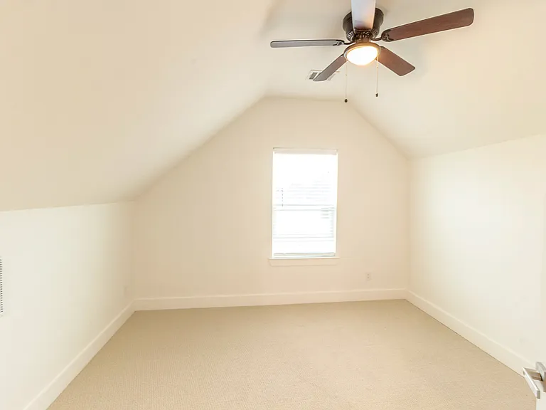 536 Highview Ct — Photo 18