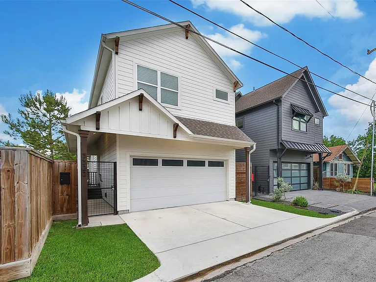 3322 Delhi St — Photo 2
