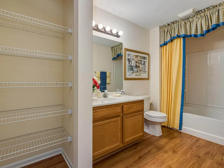 Sutton Place Apartments — Photo 39