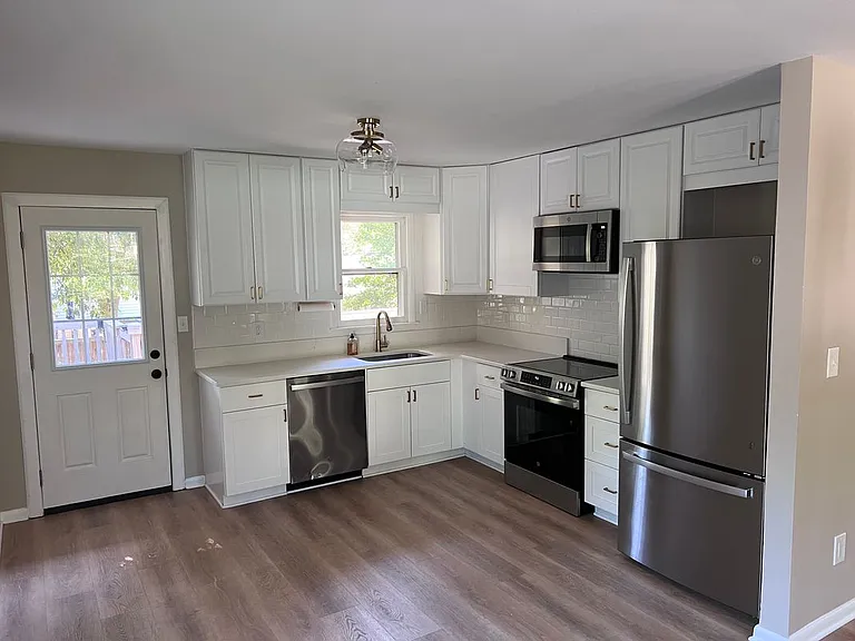 519 Kenmore Rd — Photo 8
