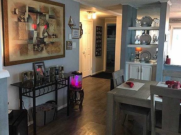 4th image of 181 Village Cir W