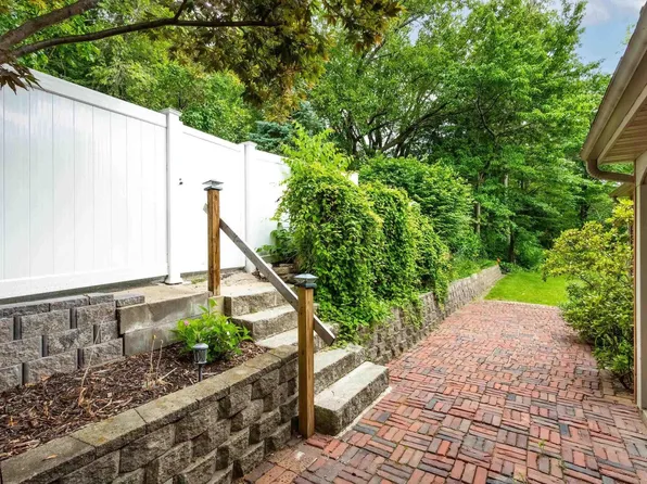 901 S High St, Port Byron, IL 61275