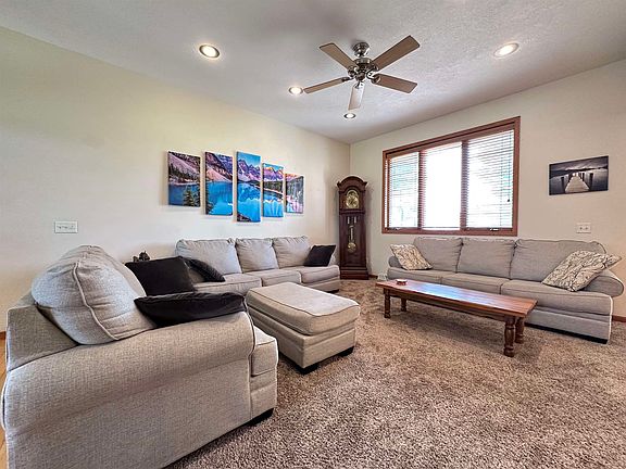 4th image of 897 Tower Hill Dr