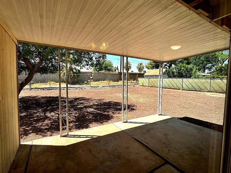 8024 E Victoria Dr — Photo 9