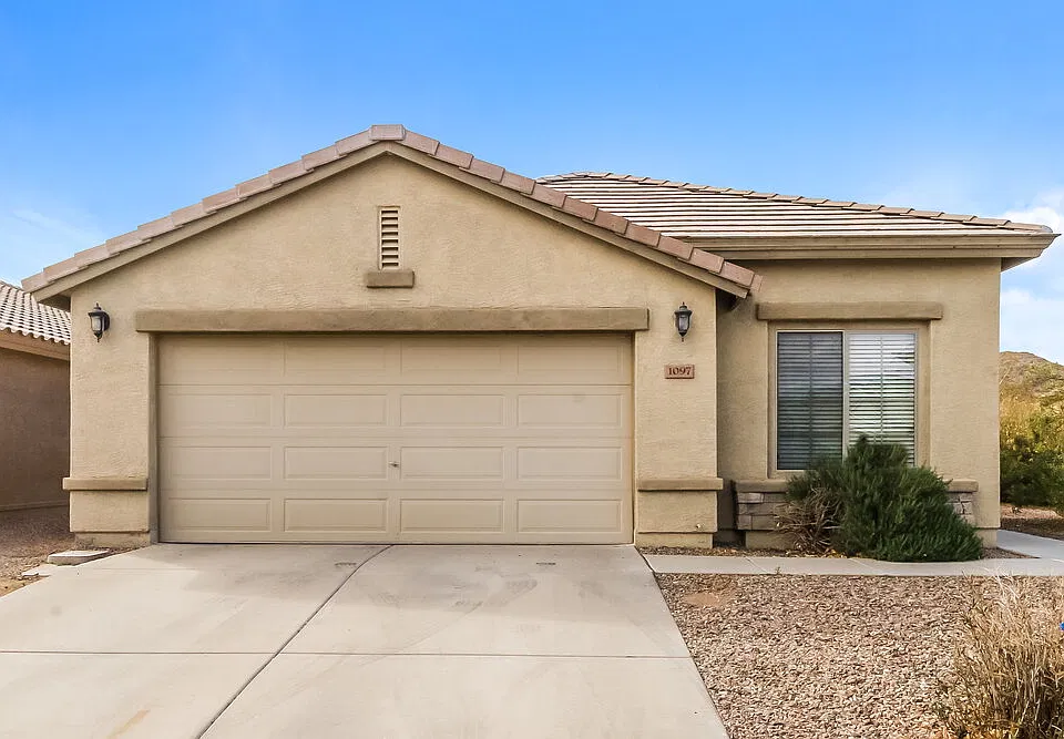 1097 W Desert Hills Dr