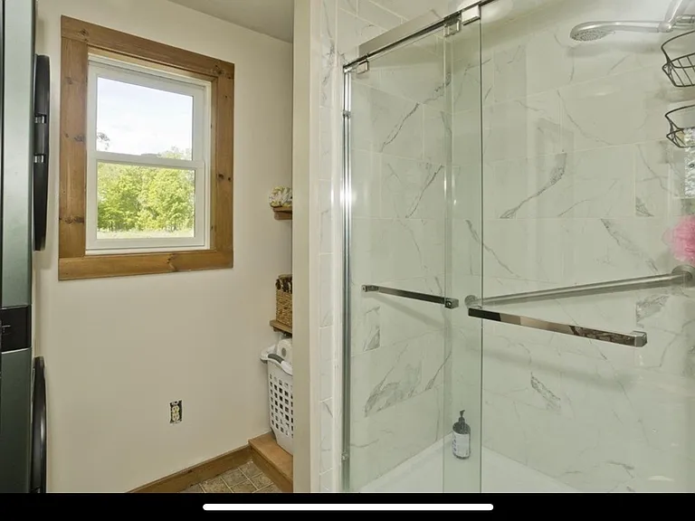 1049 Upper Church St — Photo 32