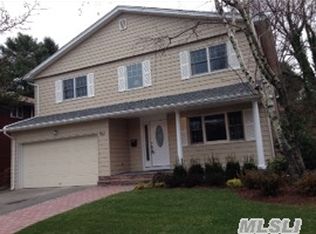 167 Soundview Dr, Port Washington, NY 11050