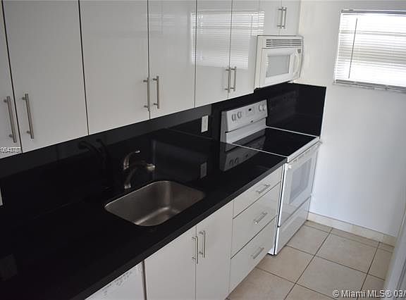 3rd image of 1777 Michigan Ave APT 303
