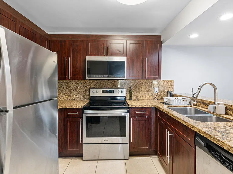 161 Santa Clara Dr #10 — Photo 6