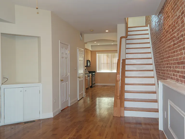 132 N Linwood Ave — Photo 3