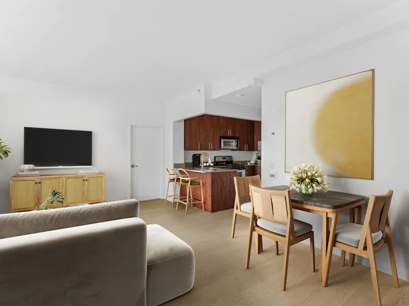 888 Main Street image 4 of 19