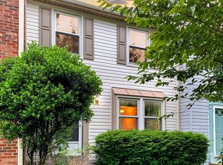 6354 Generals Ct, Centreville, VA 20121