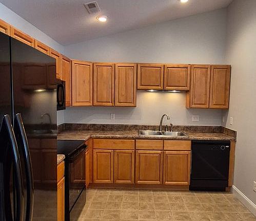 3rd image of 5806 Metropolitan Way