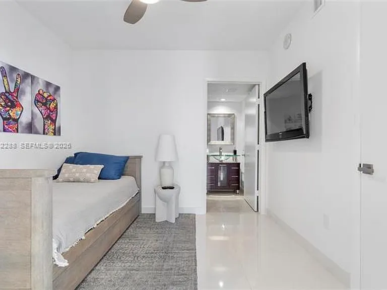 1830 Ocean Dr #CU-1101 — Photo 49