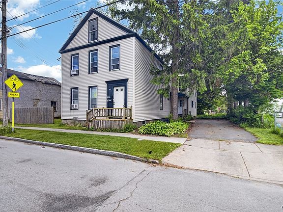 3rd image of 613 Spring St W