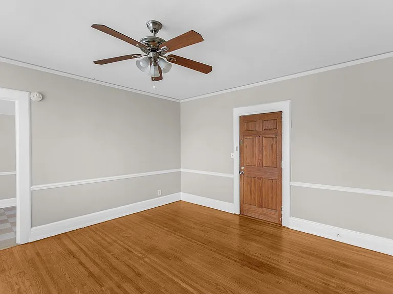 Charleston Court — Photo 19