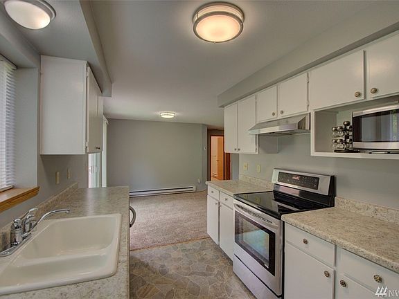 5th image of 2946 Saint James Ct NW