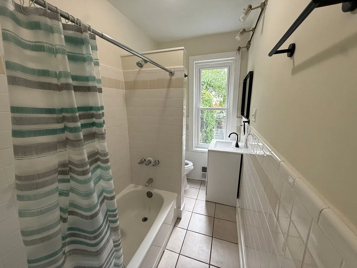 Large Home - Germantown — Photo 2