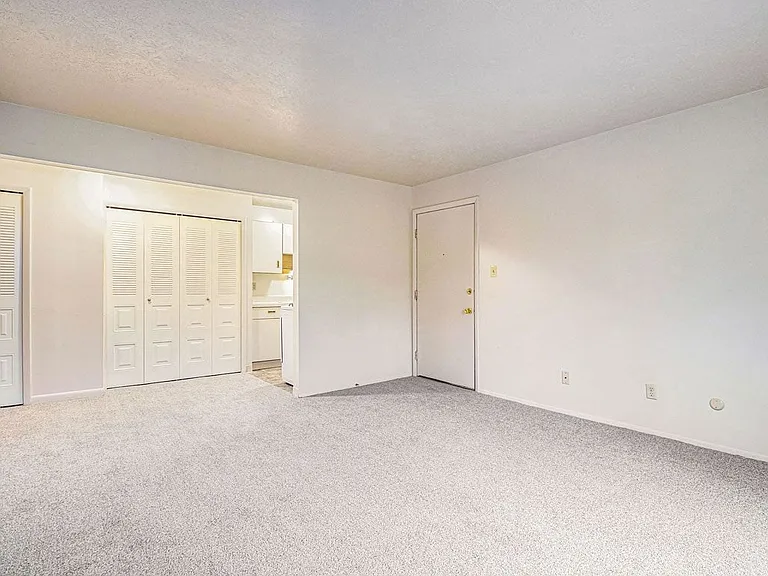 Hickory Village Apartments — Photo 48