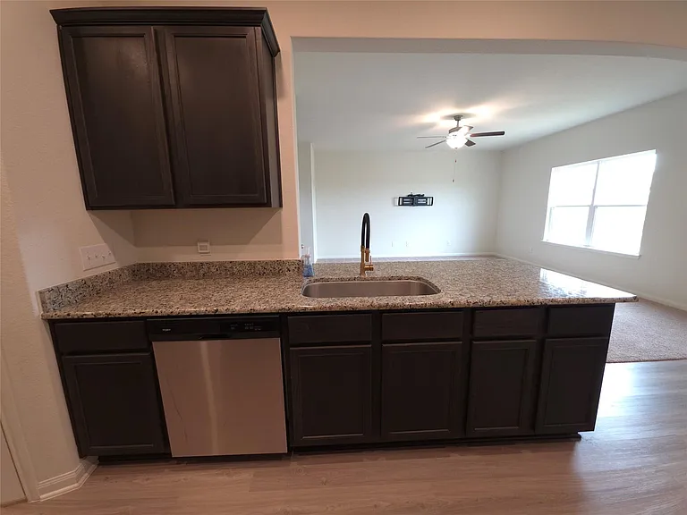 305 Lone Mountain Dr — Photo 10