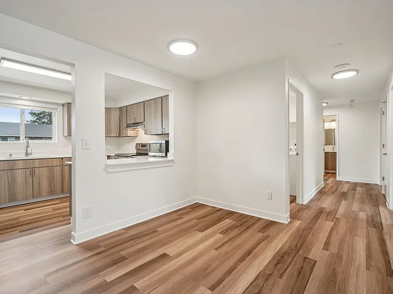 The Arch - Apartments & Townhomes — Photo 33