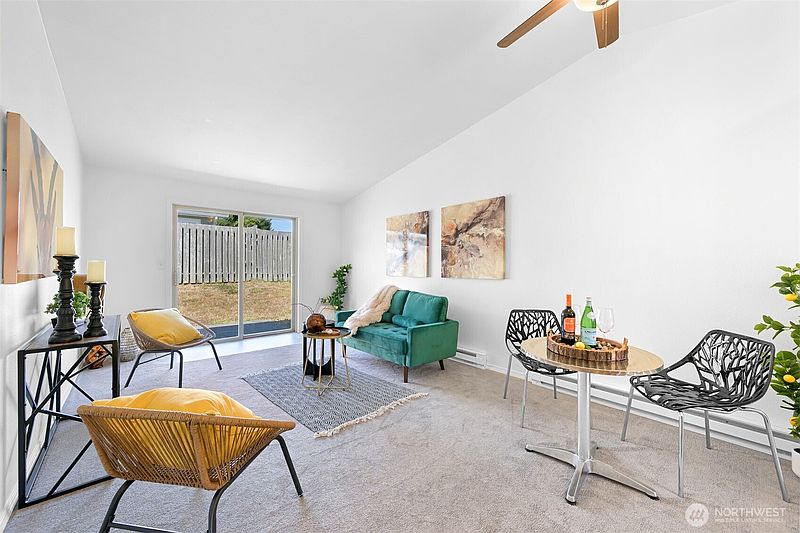 2nd image of 3261 Hollywood Avenue