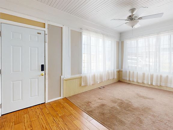 3rd image of 108 Walnut St