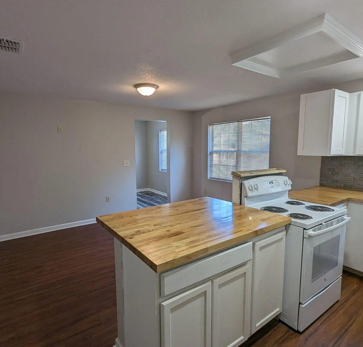 2 bed, 832 sqft, $1,850 — Photo 2