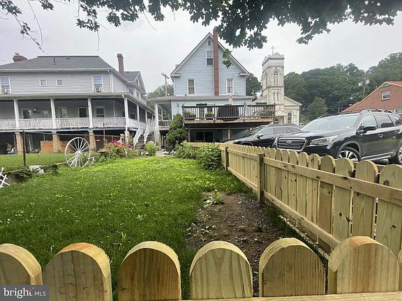 2nd image of 122 Church St