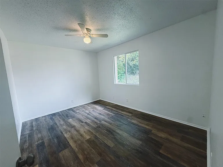 9906 Hundred Oaks Cir #B — Photo 18