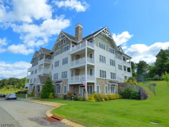 169 Tarrington Rd Unit 305, Hamburg, NJ 07419