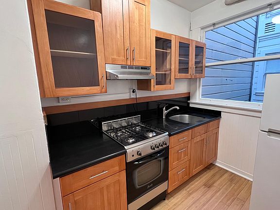 2nd image of 733 Fillmore St #6