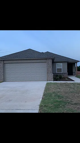 2932 Russell Rd Photo 1