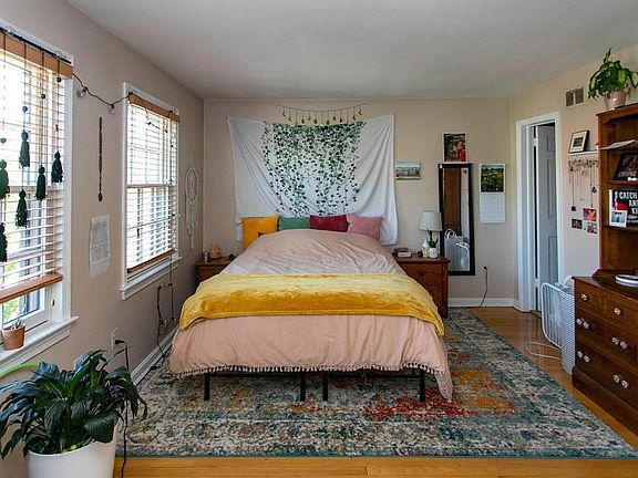 Large bedroom #1