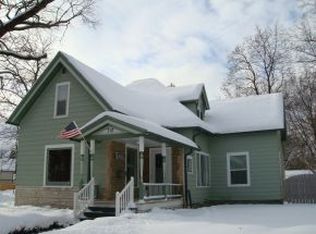 712 School St, Waupaca, WI 54981