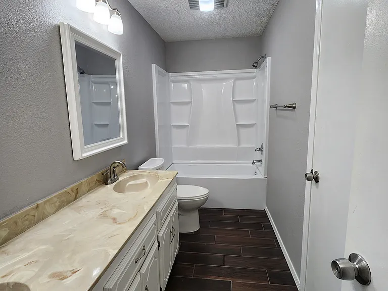 616 Taft St — Photo 6