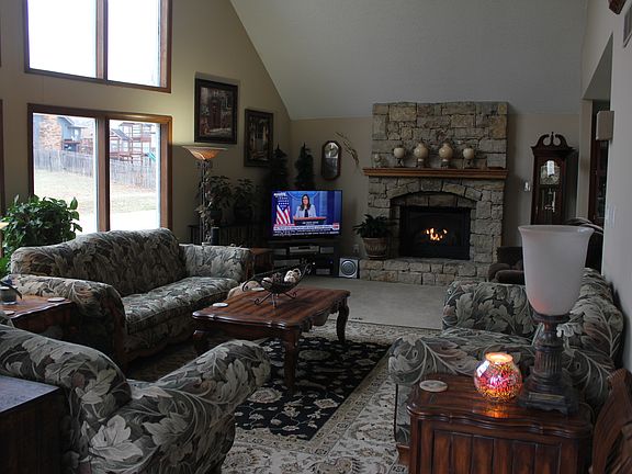 Living room pic 2